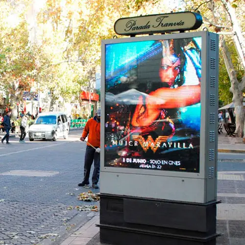 Anuncio Publicitario en Pantalla LED de la Película de Mujer Maravilla